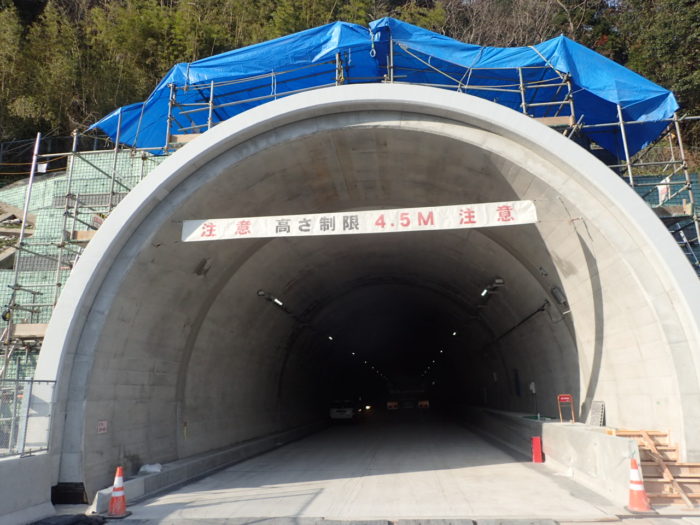 長崎自動車道中尾トンネル工事